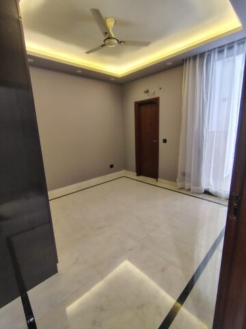 Master Bedroom in 3 BHK Builder Floor at Chittaranjan Park – for Rent