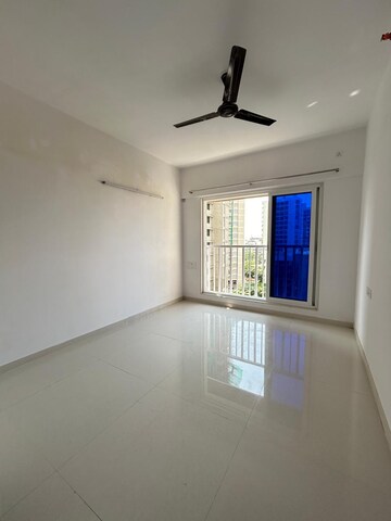 Room in 3 BHK Apartment at Romell Serene, Borivali West – for Rent