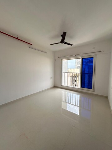Room in 3 BHK Apartment at Romell Serene, Borivali West – for Rent