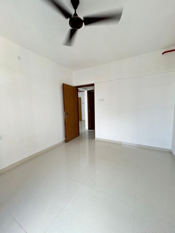 Room in 3 BHK Apartment at Romell Serene, Borivali West – for Rent