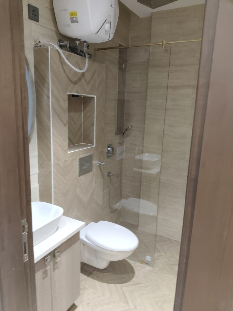 Bathroom, paschim vihar 2.5 Bedroom 84 Sq.Yd. Builder Floor In Paschim Vihar Delhi 8379408