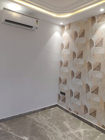 Furnished Amenities in 2.5 BHK Builder Floor at Paschim Vihar – for Sale