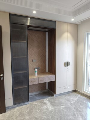 Room in 2.5 BHK Builder Floor at Paschim Vihar – for Sale