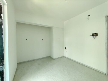 Room in 2 BHK Apartment at Kalwa – for Sale