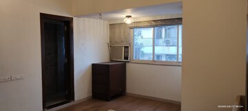 Room in 2 BHK Apartment at Niraj Apartments, Malabar Hill – for Rent