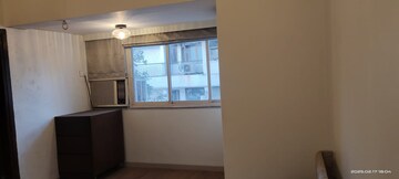 Room in 2 BHK Apartment at Niraj Apartments, Malabar Hill – for Rent