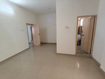 Room in 3 BHK Independent House at Kodambakkam – for Rent