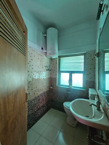 Bathroom in 2 BHK Apartment at Anita Apartments Malabar, Malabar Hill – for Rent