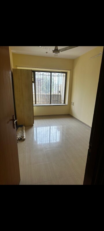 Room in 3 BHK Apartment at Marathon Onyx, Mulund West – for Rent