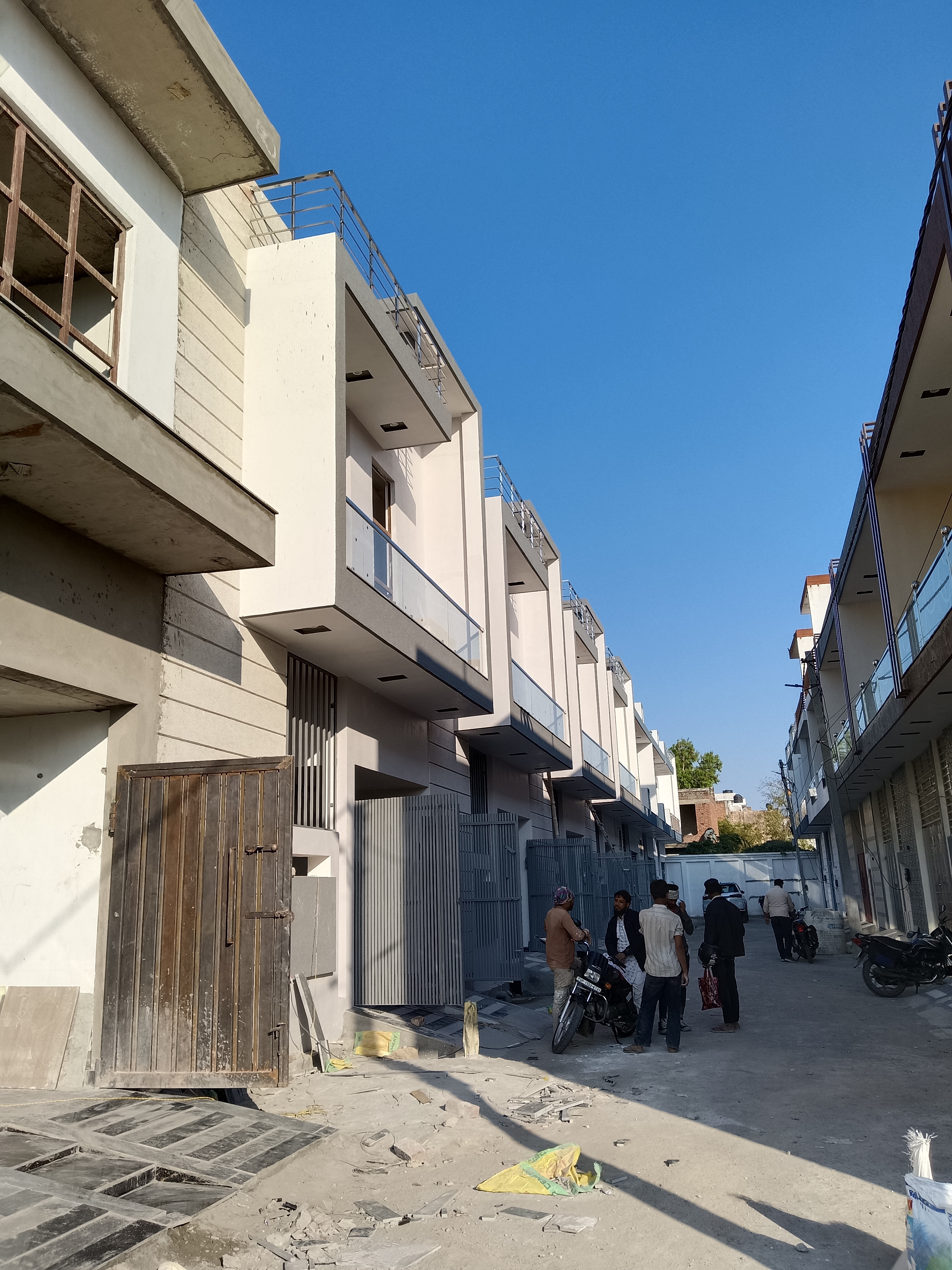 3 BHK + Servant Room Independent House For Sale in Shiv Kunj 