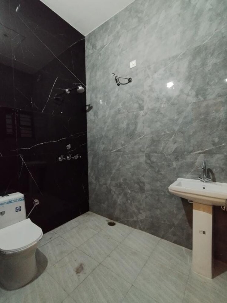 Bathroom, sunny enclave 3 Bedroom 150 Sq.Yd. Independent House In Sunny Enclave Mohali 8379468