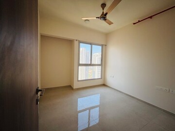 Room in 2 BHK Apartment at Piramal Vaikunth, Balkum Pada – for Rent