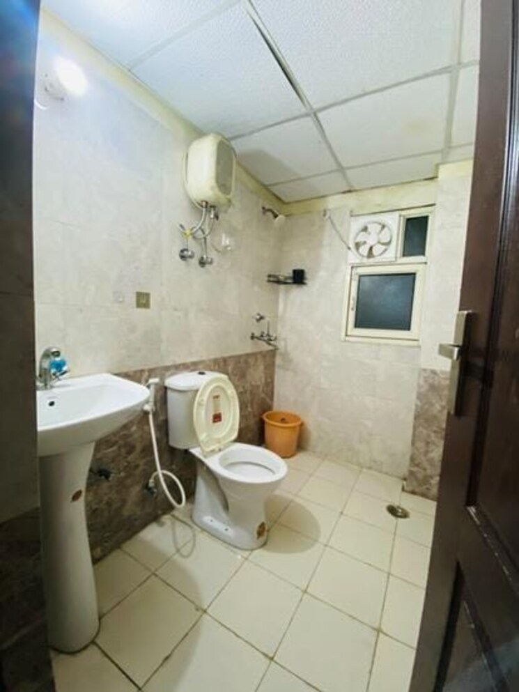 Bathroom, gardenia-golf-city 2 Bedroom 950 Sq.Ft. Apartment In Sector 75 Noida 8379490