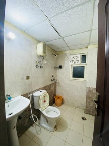 Master Bedroom in 2.5 BHK Apartment at Gardenia Golf City, Sector 75 – for Rent