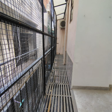 Balcony in 2 BHK Builder Floor at Chittaranjan Park – for Rent