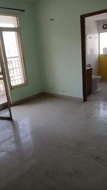 Furnished Amenities in 3 BHK Apartment at Gail Apartments, Sector 62 – for Sale