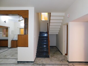Staircase in 3.5 BHK Independent House at Kr Puram – for Rent