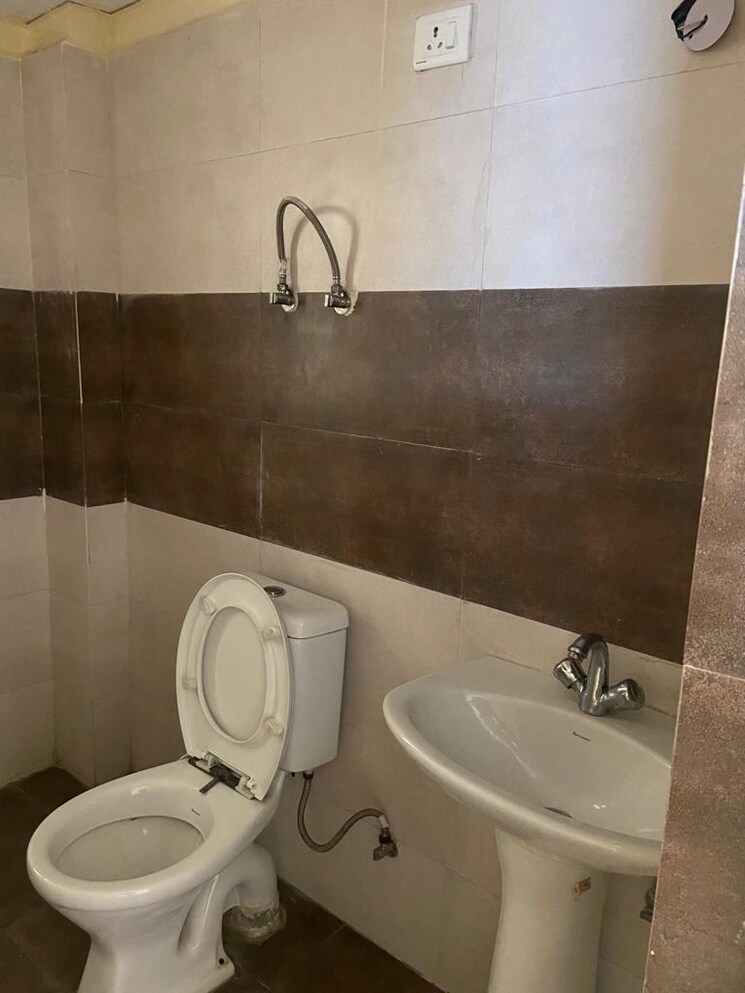 Bathroom, migsun-roof 2 Bedroom 815 Sq.Ft. Apartment In Raj Nagar Extension Ghaziabad 8379596