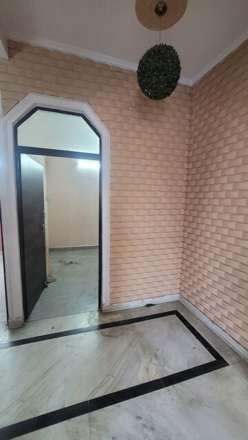Furnished Amenities in 2 BHK Builder Floor at Dilshad Colony – for Sale