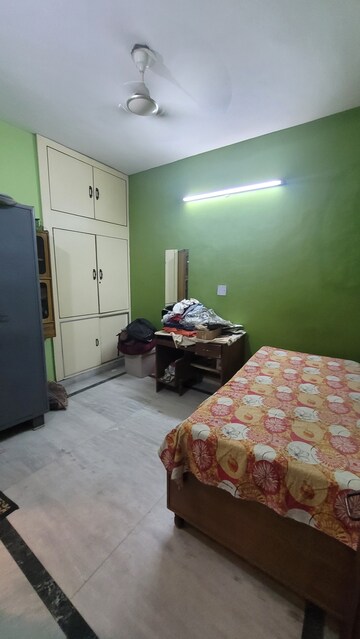 Master Bedroom in 2 BHK Apartment at Dilshad Garden – for Rent