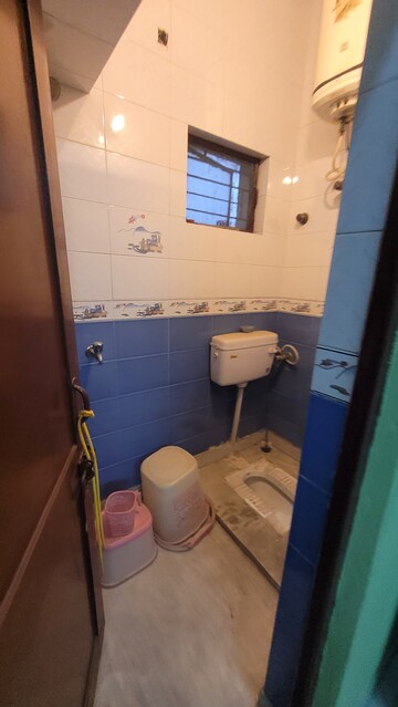 Attached Bathroom in 2 BHK Apartment at Dilshad Garden – for Rent