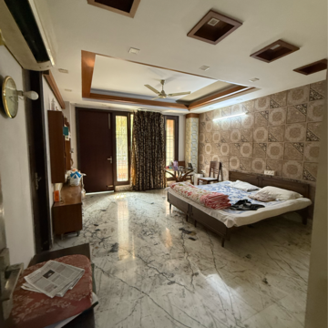 Master Bedroom in 4 BHK Builder Floor at Kalkaji – for Rent