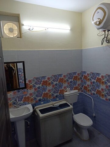 Attached Bathroom in 4 BHK Independent House at Subhash Road – for Rent