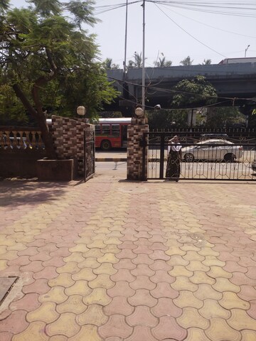 Parking in 2 BHK Apartment at Kurla East – for Rent