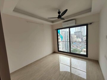 Room in 3 BHK Apartment at Je And Vee Om Trimurti, Malad East – for Rent