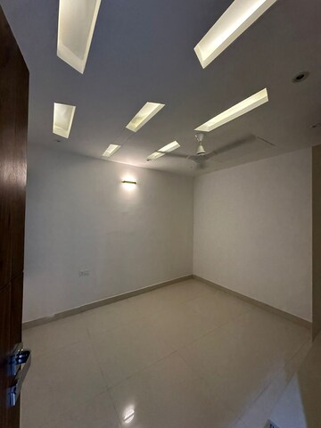 Room in 3 BHK Builder Floor at Shakti Khand – for Rent