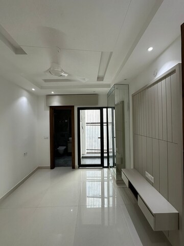 Building Lobby in 3 BHK Builder Floor at Shakti Khand – for Rent