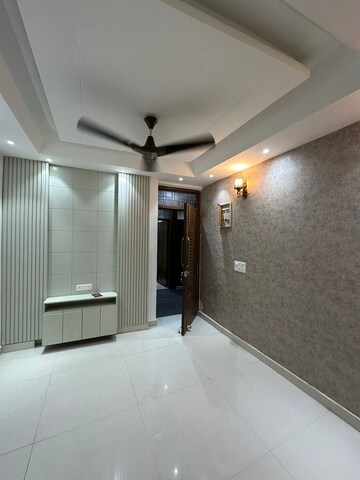 Room in 3 BHK Builder Floor at Shakti Khand – for Rent