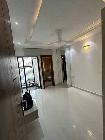 Room in 3 BHK Builder Floor at Shakti Khand – for Rent