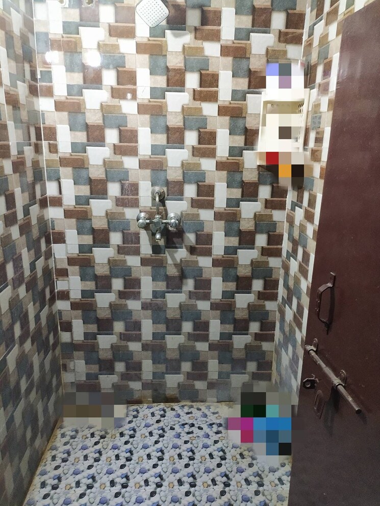 Bathroom, guru govind nagar 4 Bedroom 107 Sq.Yd. Independent House In Guru Govind Nagar Agra 8379794