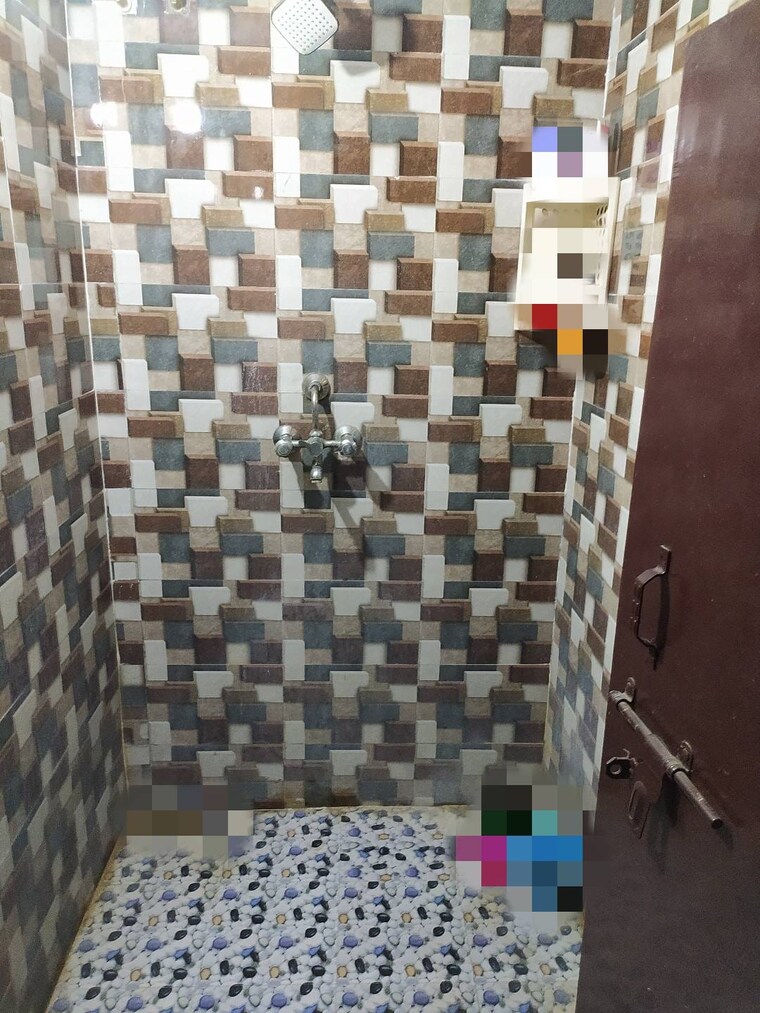 Bathroom, guru govind nagar 4 Bedroom 107 Sq.Yd. Independent House In Guru Govind Nagar Agra 8379794