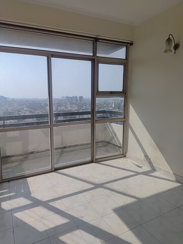 Room in 2 BHK Apartment at Ansal Sushant Estate, Sector 52 – for Rent