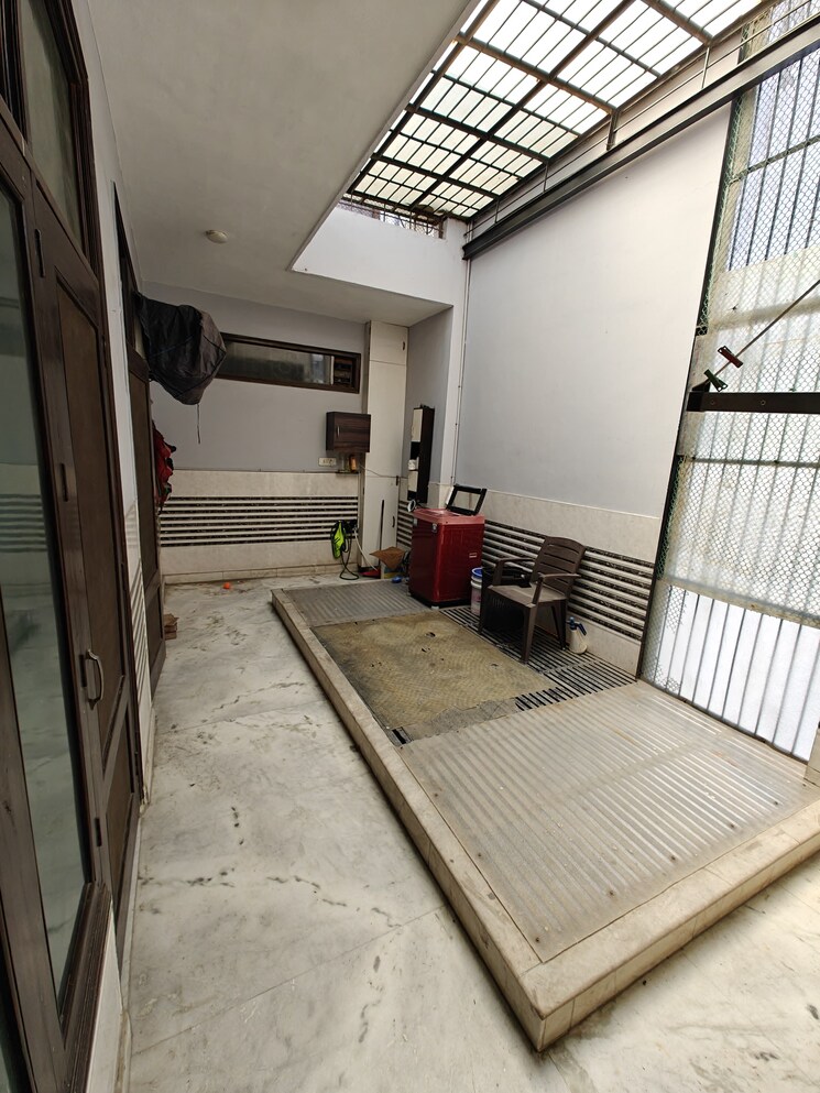 Balcony, chander nagar 4 Bedroom 350 Sq.Mt. Builder Floor In Chander Nagar Ghaziabad 8379795