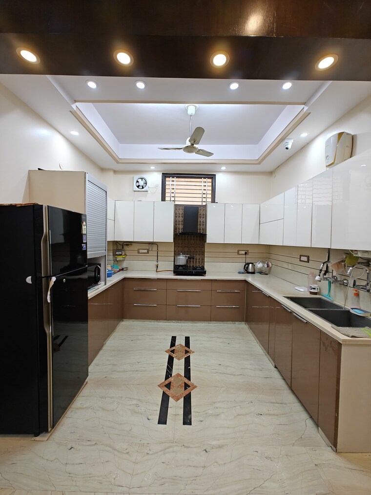 Kitchen, chander nagar 4 Bedroom 350 Sq.Mt. Builder Floor In Chander Nagar Ghaziabad 8379795