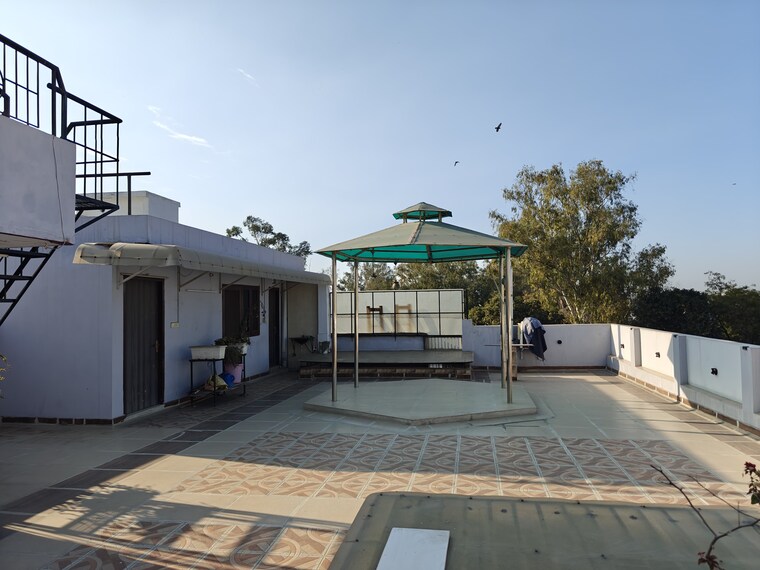 Exterior View, chander nagar 4 Bedroom 350 Sq.Mt. Builder Floor In Chander Nagar Ghaziabad 8379795