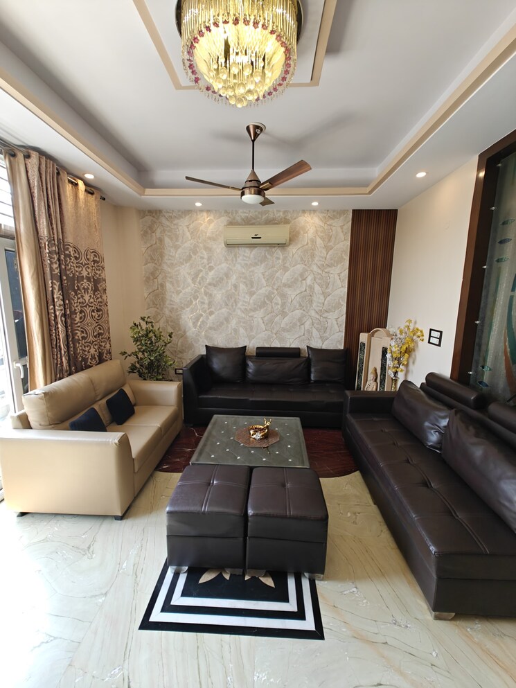 Living Room, chander nagar 4 Bedroom 350 Sq.Mt. Builder Floor In Chander Nagar Ghaziabad 8379795