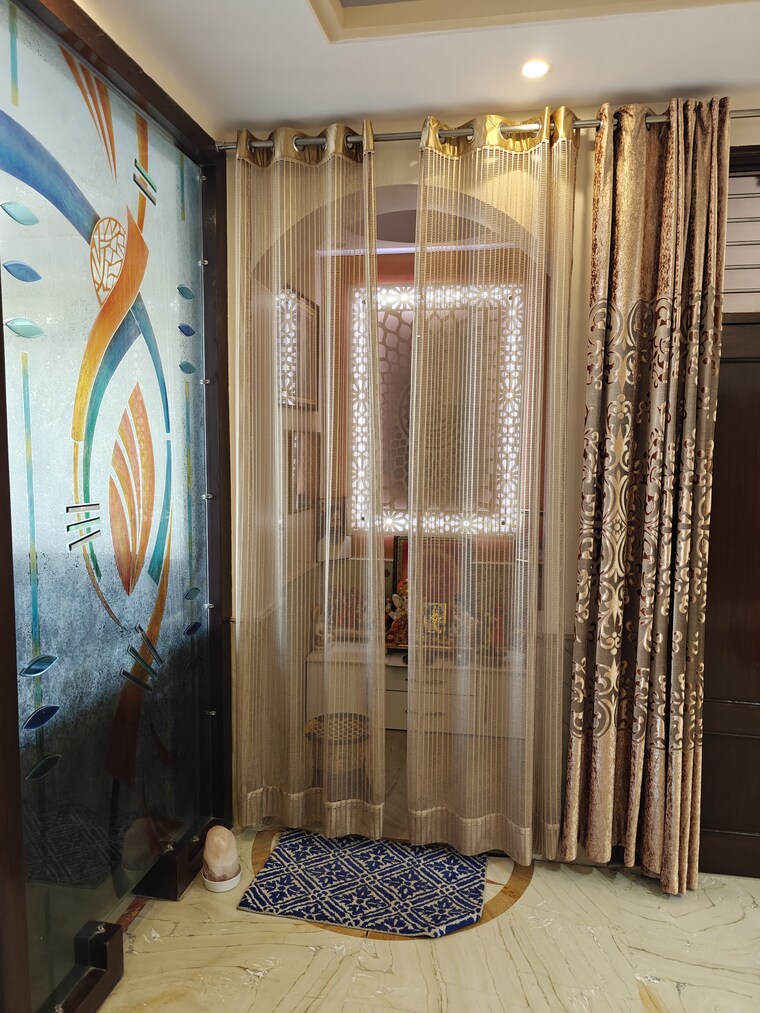 undefined, chander nagar 4 Bedroom 350 Sq.Mt. Builder Floor In Chander Nagar Ghaziabad 8379795