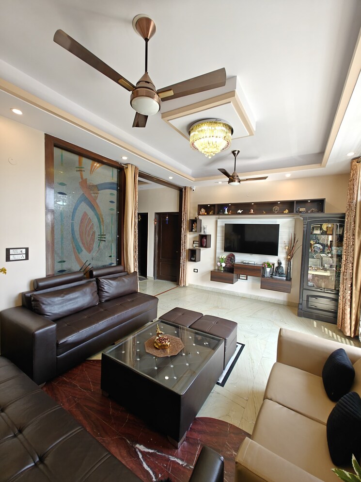 Living Room, chander nagar 4 Bedroom 350 Sq.Mt. Builder Floor In Chander Nagar Ghaziabad 8379795