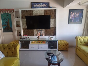 Furnished Amenities in 2 BHK Apartment at Vile Parle Mahaveer, Vile Parle West – for Rent