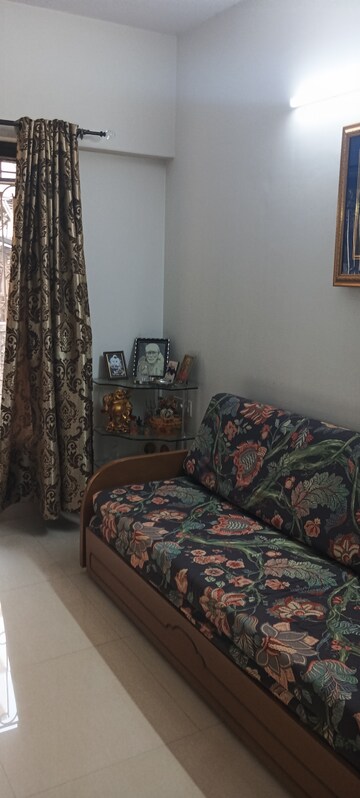 Bedroom in 2 BHK Apartment at Andheri West – for Rent