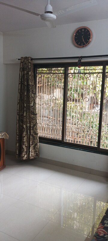 Room in 2 BHK Apartment at Andheri West – for Rent