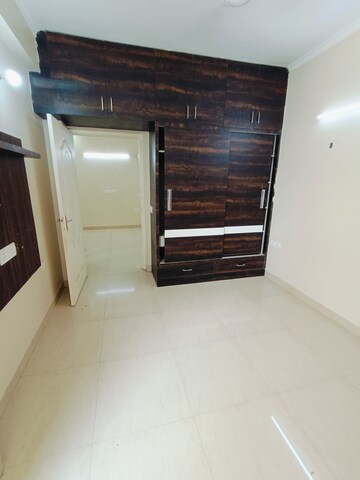 Room in 2 BHK Apartment at Shree Vardhman Mantra, Sector 67 – for Rent