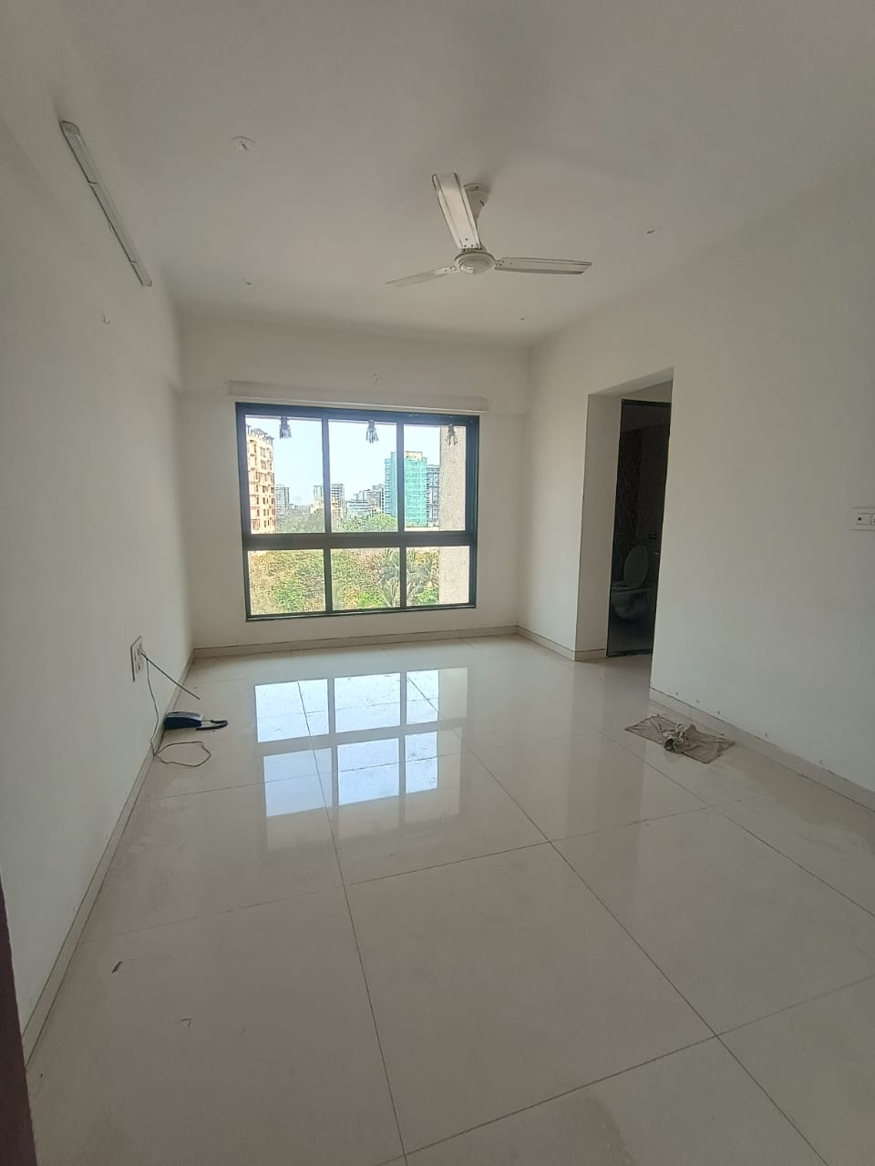 1 BHK + Servant Room Apartment For Rent in Sima Building