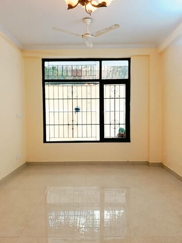 Room in 3 BHK Builder Floor at SS Mayfield Gardens, Sector 51 – for Rent