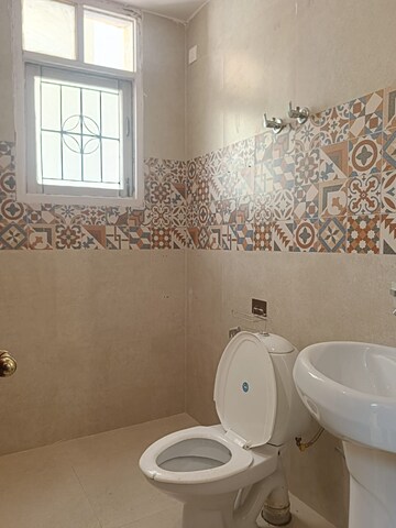 Bathroom in 3 BHK Builder Floor at SS Mayfield Gardens, Sector 51 – for Rent