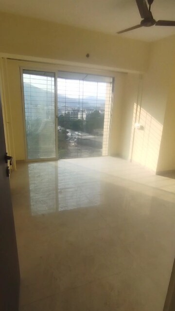 Room in 2 BHK Apartment at Bharat Ecovistas, Shilphata – for Rent